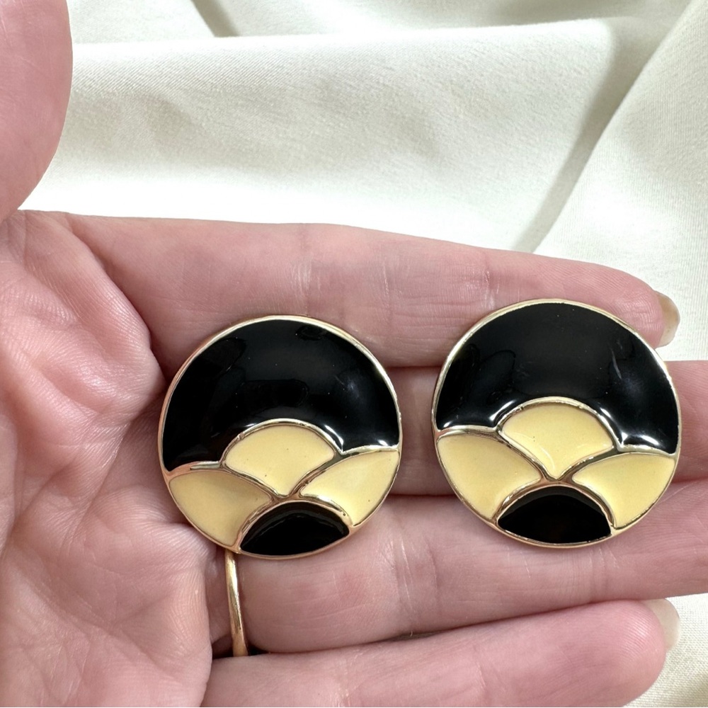 Vintage large round post earrings in black and off white enamel.